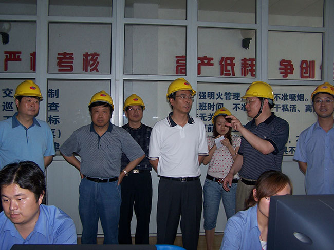 2007年6月21日，張家港市市長(zhǎng)王翔到集團(tuán)核心企業(yè)華昌化工合成主控室參觀