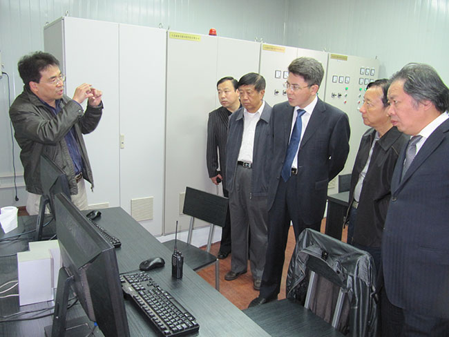 2010年10月11日，張家港市委副書(shū)記梁一波到集團(tuán)下屬企業(yè)艾克沃公司考察