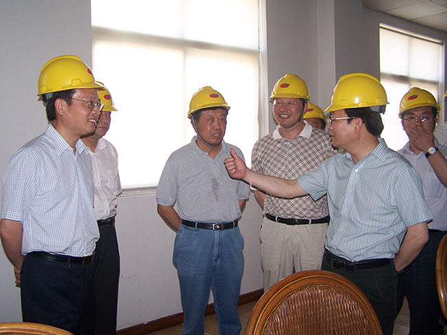 2011年7月29日，蘇州市副市長浦榮皋到集團核心企業(yè)華昌化工檢查指導工作