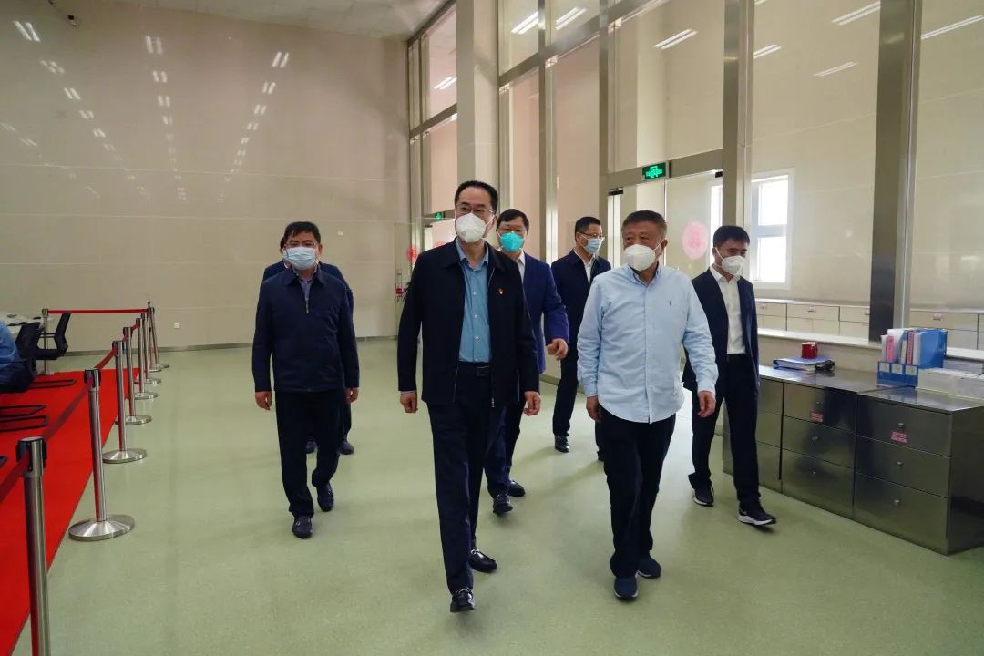 2022年4月21日上午，張家港市委書記韓衛(wèi)一行來到華昌化工走訪調(diào)研